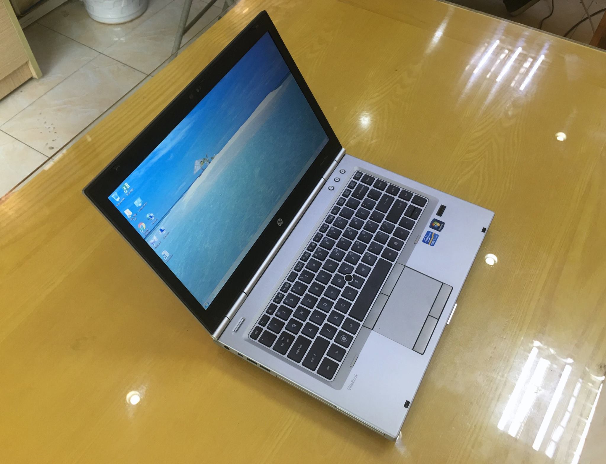 Laptop HP Elitbook 8460P i7.jpg